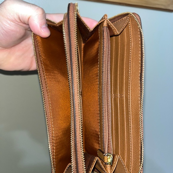 ✨Coach Leather Clutch✨ - Picture 4 of 4